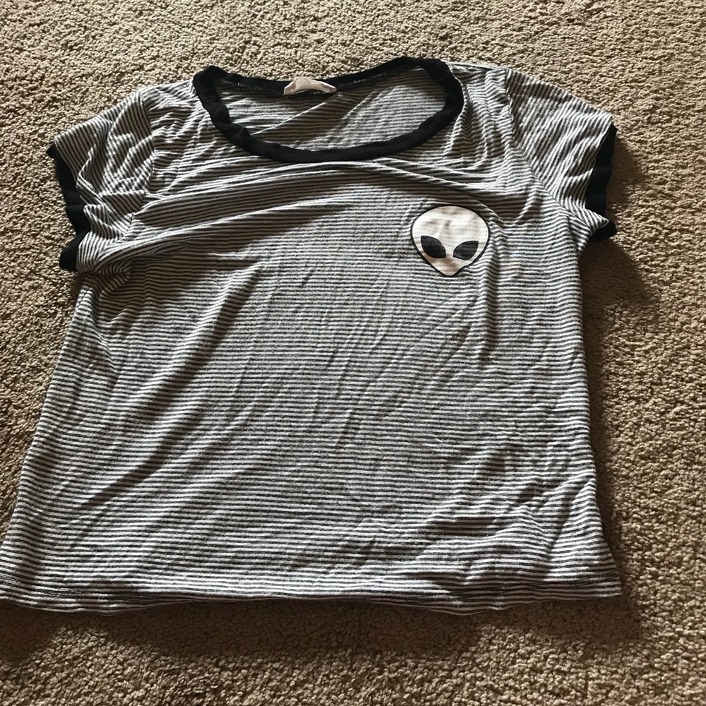 Striped fitted tee with alien